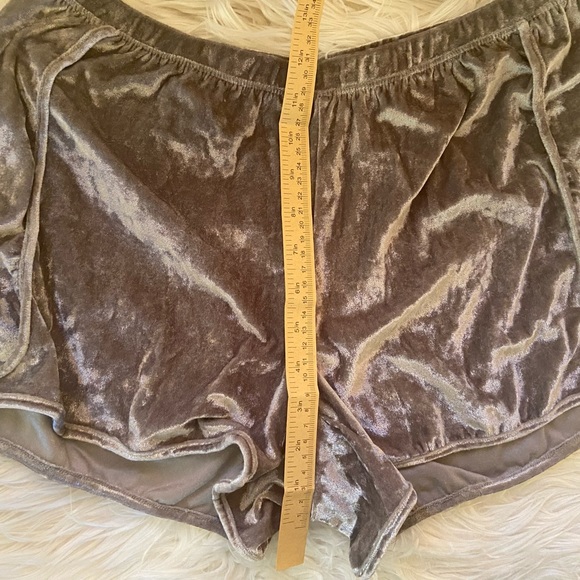 Off-Brand | Velvet Sleepwear Tank & Shorts Set - Picture 9 of 9